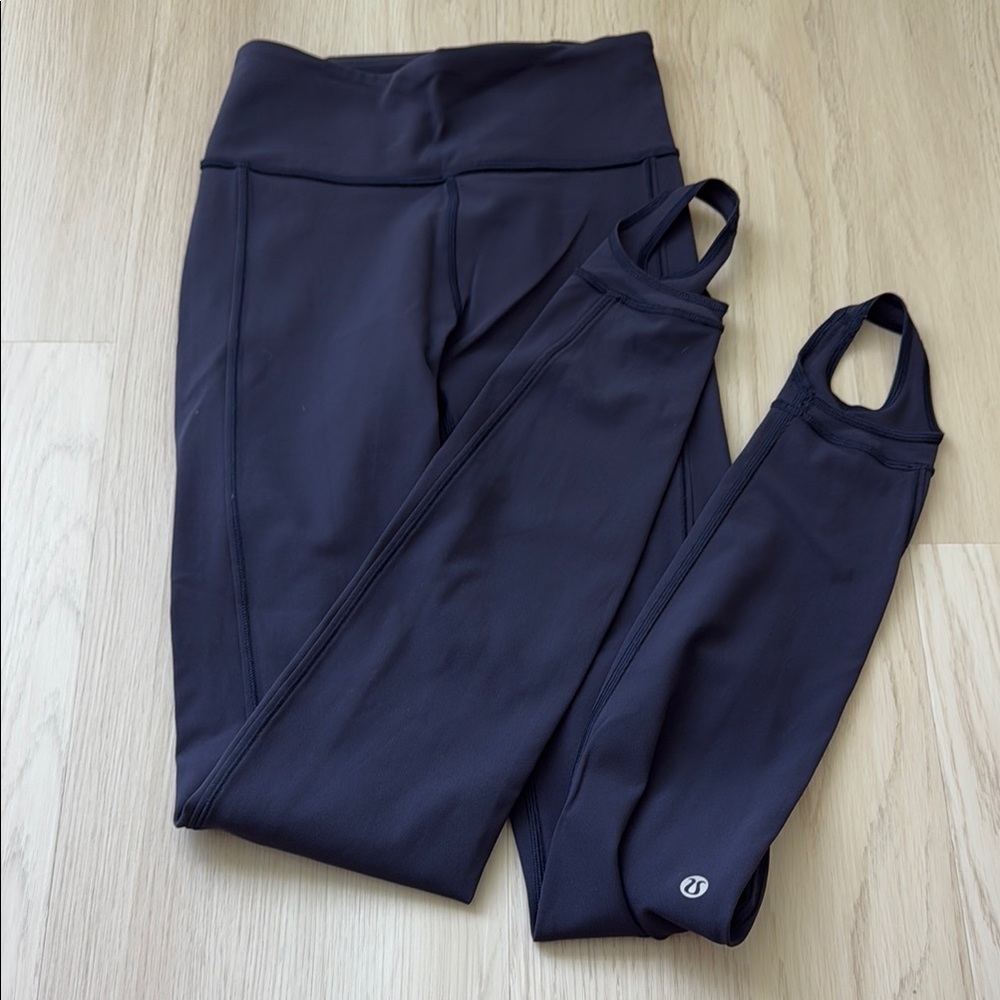 Lululemon stirrup stretch leggings size 4 perfect condition!